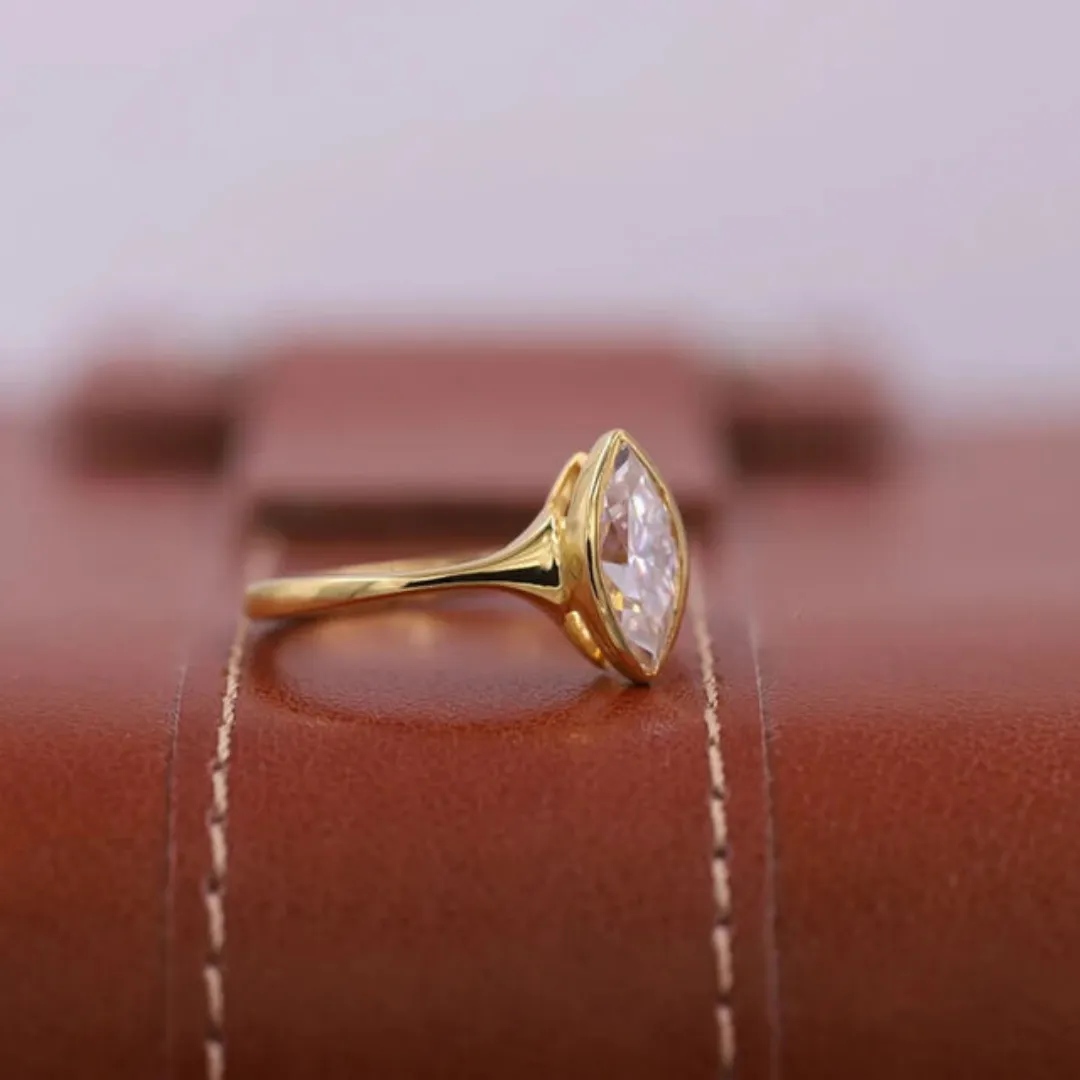 /public/photos/live/Marquise Moissanite Bezel Set Delicate Wedding Ring 686 (2).webp